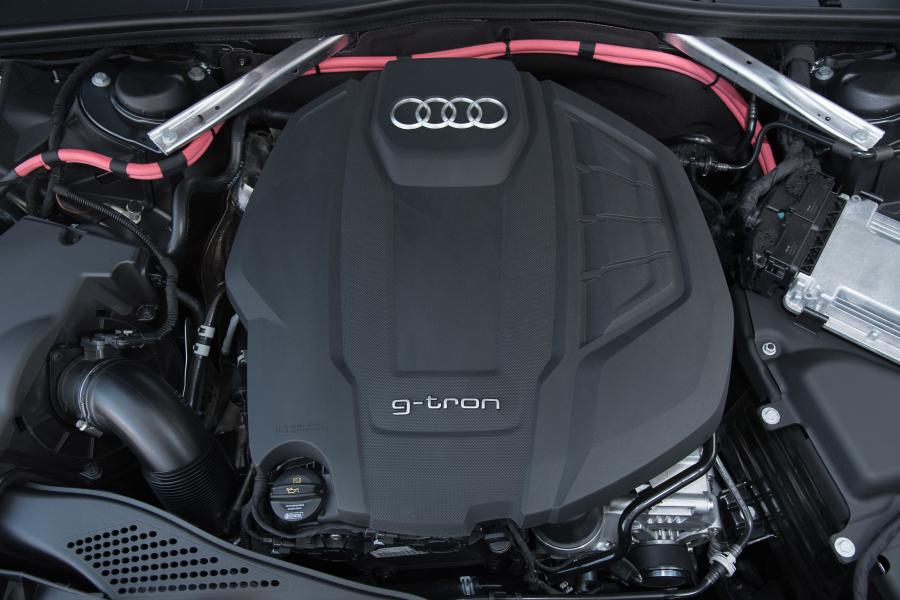 Моторный отсек Audi A5 Sportback g-tron S-Line 2016 года  (WW) (фото 30 из 39)